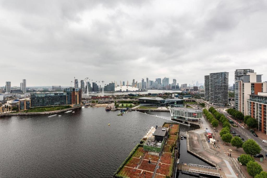 Excel Dock Apartments London Exterior photo