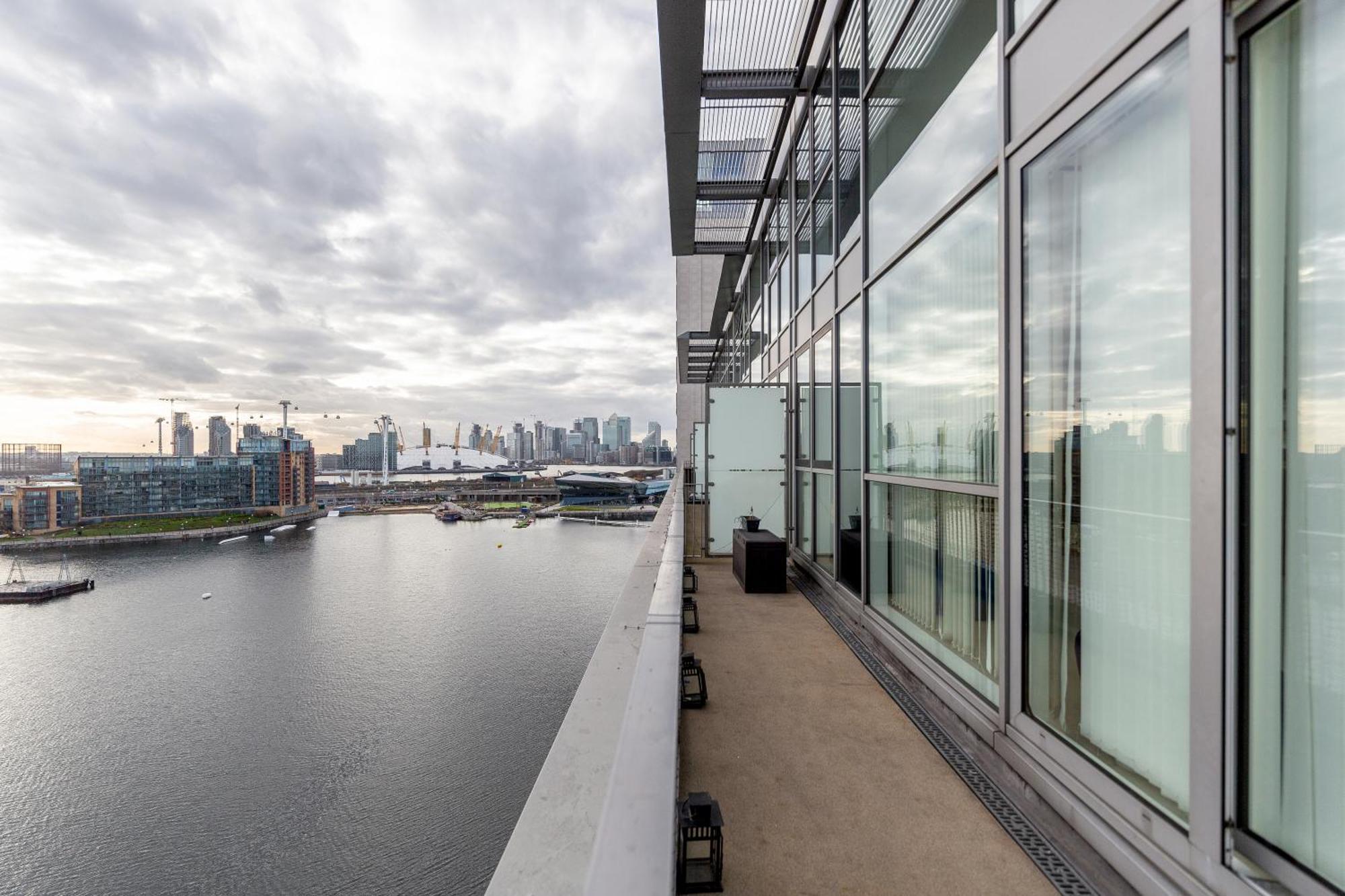 Excel Dock Apartments London Exterior photo